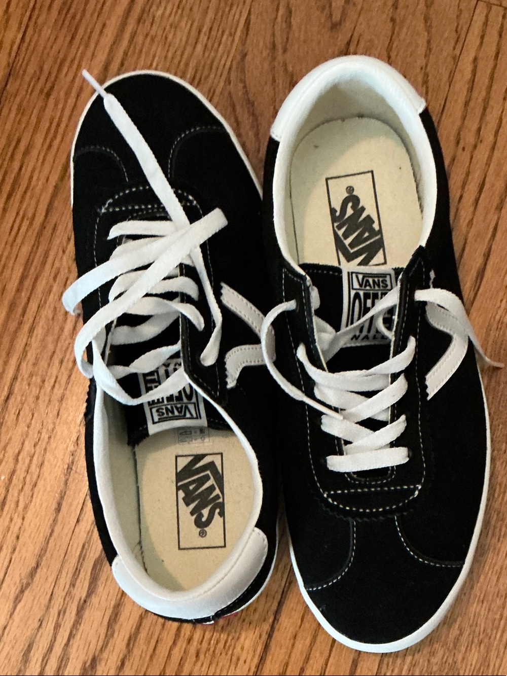 Vans Black and White Low-Top Off the Wall sneakers size men’s 8.5